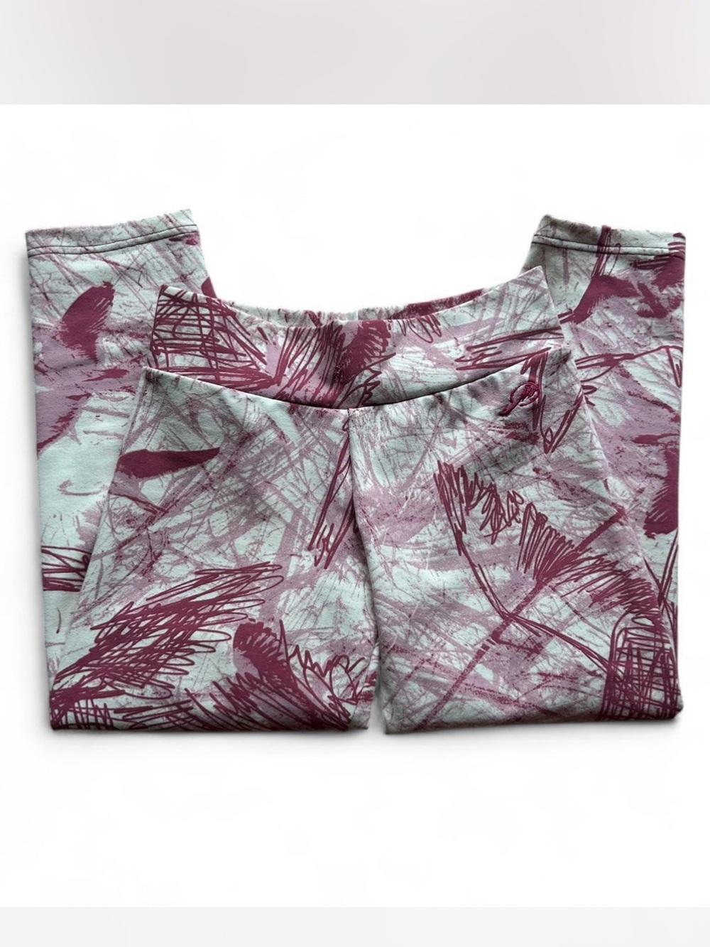 Y2K pink and white artsy abstract print capri leggings with 80s scribble design
